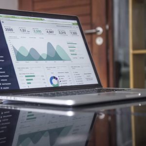 Dashboard con grafici di analisi per campagne Google Ads o Meta Ads